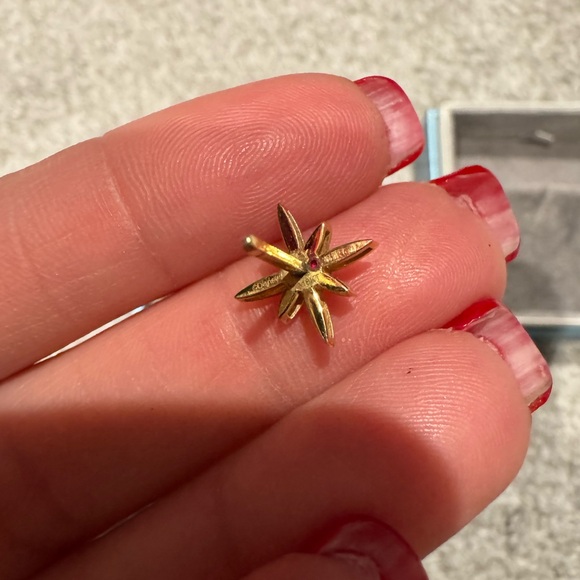 Roberto Coin X Disney Cinderella Diamond Star Hoop Earrings - Picture 5 of 8